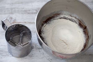 Preparazione Cheesecake brownies alle more - Fase 4