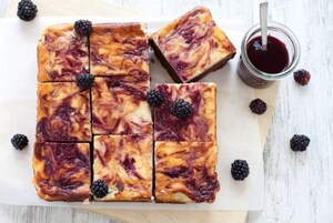 Preparazione Cheesecake brownies alle more - Fase 8