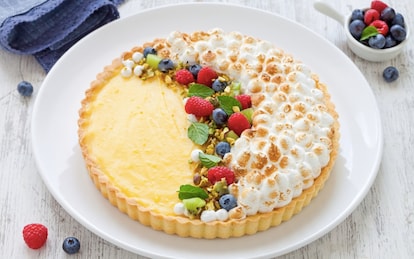 Crostata meringata al limone con frutta