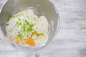 Preparazione Crostata meringata al limone con frutta - Fase 1