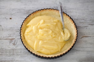 Preparazione Crostata meringata al limone con frutta - Fase 8