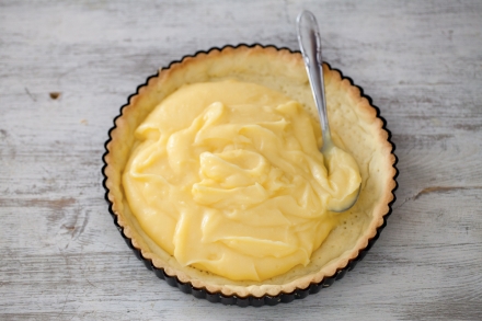 Preparazione Crostata meringata al limone con frutta - Fase 8 Preparazione Crostata meringata al limone con frutta - Fase 8