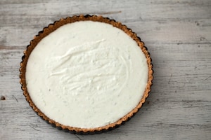 Preparazione Crostata senza cottura alle pesche, ricotta e amaretti - Fase 3