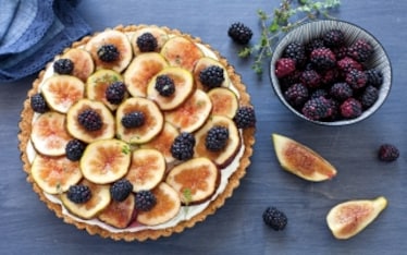 Crostata senza cottura con more e fichi