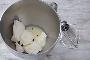 Preparazione Crostata senza cottura con more e fichi - Fase 2
