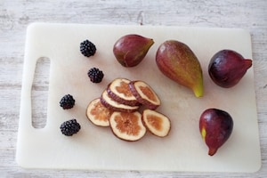 Preparazione Crostata senza cottura con more e fichi - Fase 3