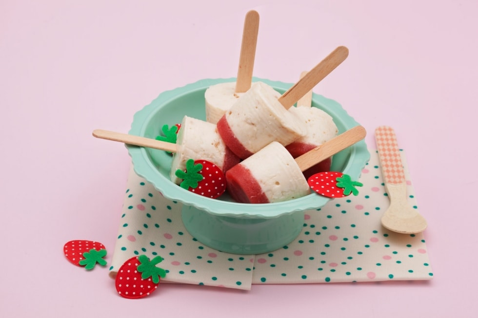 Gelatino di biscotti e yogurt alla fragola ricetta