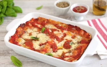 Lasagna di pancarré al pomodoro, mozzarella e basilico