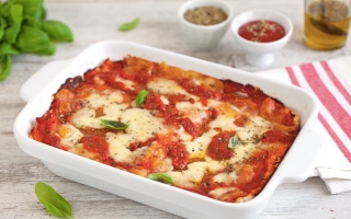 Lasagna di pancarré al pomodoro, mozzarella e basilico Lasagna di pancarré al pomodoro, mozzarella e basilico