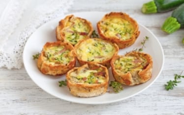 Mini quiche alle zucchine e speck