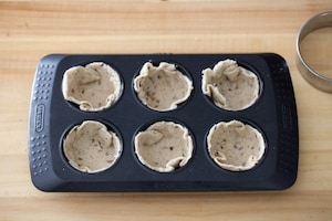 Preparazione Mini quiche alle zucchine e speck - Fase 2