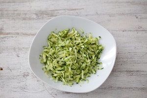 Preparazione Mini quiche alle zucchine e speck - Fase 2