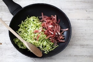 Preparazione Mini quiche alle zucchine e speck - Fase 3