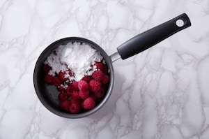 Preparazione Panna cotta ai mirtilli - Fase 3