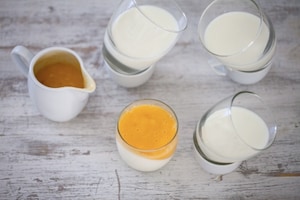 Preparazione Panna cotta allo yogurt greco e pesche - Fase 4