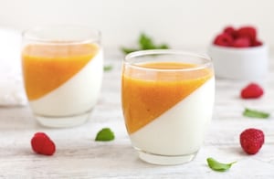 Preparazione Panna cotta allo yogurt greco e pesche - Fase 4
