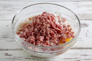 Preparazione Polpette al formaggio al forno - Fase 1