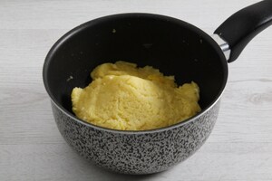 Preparazione Profiterole al limone e cioccolato bianco - Fase 2