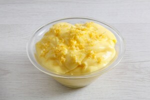 Preparazione Profiterole al limone e cioccolato bianco - Fase 3