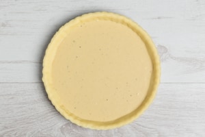 Preparazione Quiche ai funghi con pomodorini e primosale - Fase 2