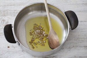 Preparazione Risotto al pomodoro, mozzarella ed erbette - Fase 1