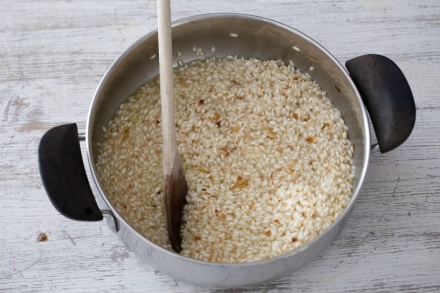 Preparazione Risotto al pomodoro, mozzarella ed erbette - Fase 2 Preparazione Risotto al pomodoro, mozzarella ed erbette - Fase 2