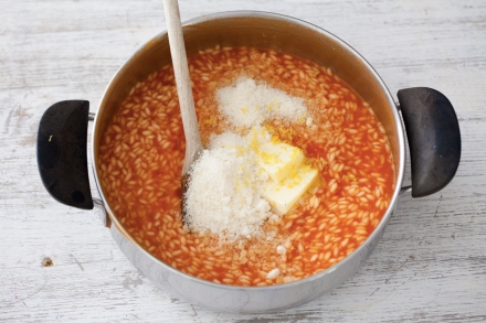 Preparazione Risotto al pomodoro, mozzarella ed erbette - Fase 3 Preparazione Risotto al pomodoro, mozzarella ed erbette - Fase 3