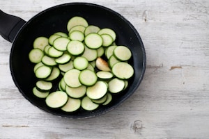 Preparazione Rotolo alle zucchine e prosciutto cotto - Fase 1