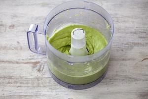 Preparazione Spiedini di avocado, mozzarella e focaccia alle olive - Fase 1