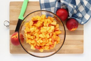 Preparazione Succo di pesca al profumo di zenzero - Fase 1