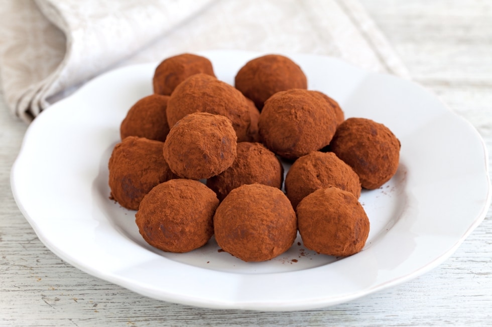 Tartufi di amaretti e cioccolato ricetta