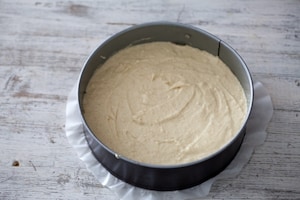 Preparazione Torta alle pesche e lamponi - Fase 3