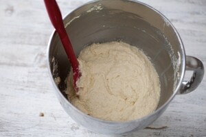 Preparazione Torta alle pesche e lamponi - Fase 2