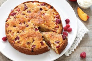 Preparazione Torta alle pesche e lamponi - Fase 4