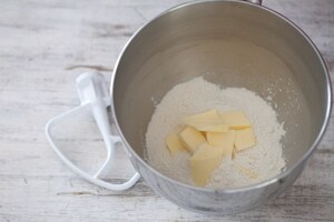 Preparazione Torta di rose di nettarine - Fase 1