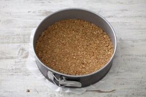 Preparazione Torta fredda ai fichi con salsa di lamponi - Fase 1