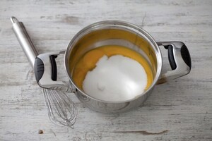 Preparazione Torta fredda ai fichi con salsa di lamponi - Fase 2