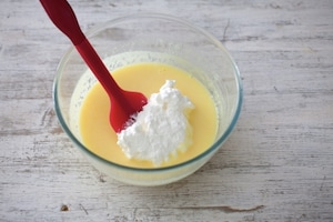 Preparazione Torta fredda ai fichi con salsa di lamponi - Fase 4