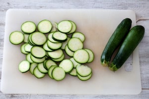 Preparazione Torta salata di pomodori, zucchine e scamorza - Fase 2