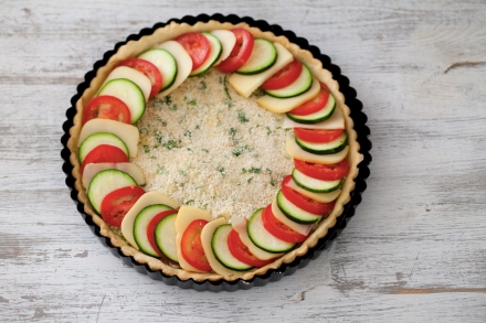 Preparazione Torta salata di pomodori, zucchine e scamorza - Fase 4 Preparazione Torta salata di pomodori, zucchine e scamorza - Fase 4