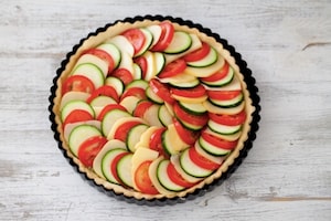 Preparazione Torta salata di pomodori, zucchine e scamorza - Fase 4