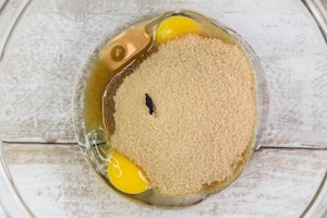 Preparazione Bundt cake al cioccolato e lamponi - Fase 1