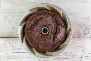 Preparazione Bundt cake al cioccolato e lamponi - Fase 4