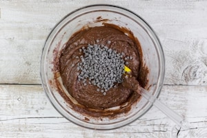Preparazione Bundt cake al cioccolato e lamponi - Fase 3