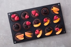 Preparazione Cioccolatini con frutta fresca - Fase 2