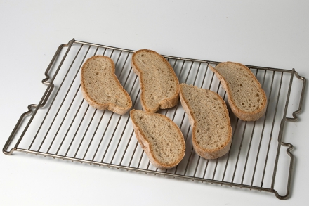 Preparazione Pappa al pomodoro - Fase 1 Preparazione Pappa al pomodoro - Fase 1