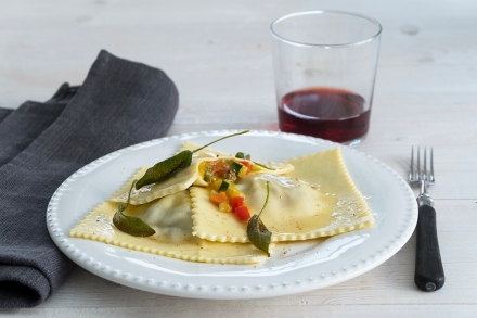 Preparazione Ravioloni con ragù di verdure miste - Fase 3 Preparazione Ravioloni con ragù di verdure miste - Fase 3