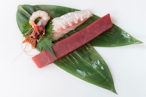 Preparazione Sashimi di tonno, dentice e gamberi - Fase 1