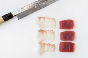 Preparazione Sashimi di tonno, dentice e gamberi - Fase 1