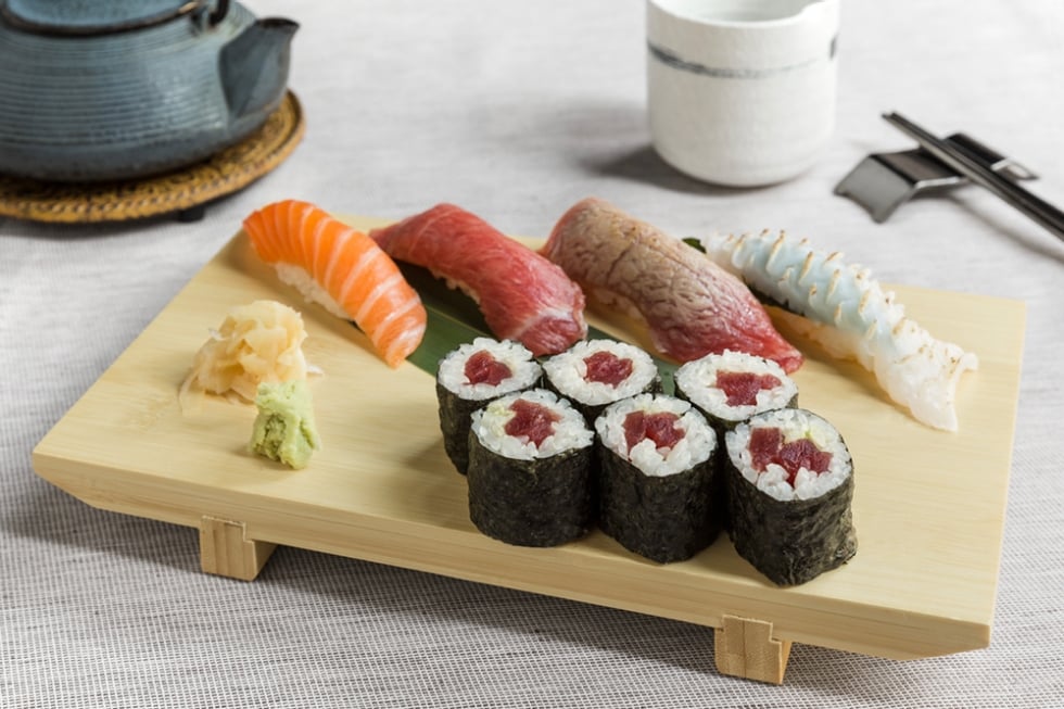 Sushi misto di nigiri e hosomaki ricetta